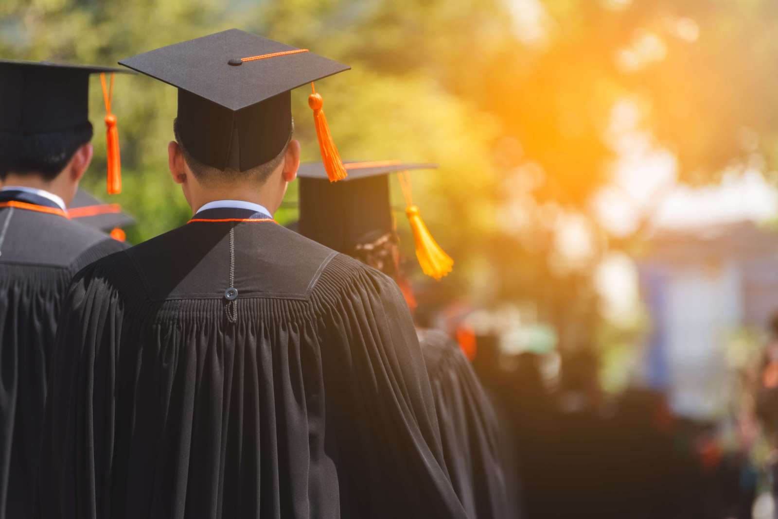 graduation-walk